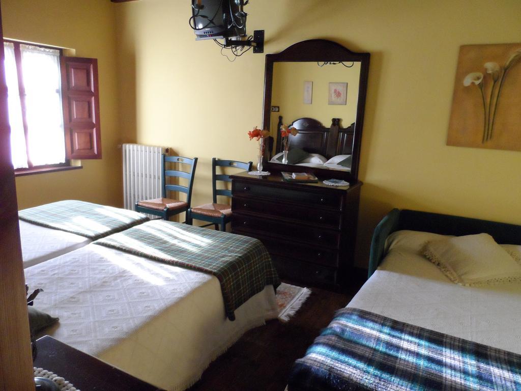 Casa El Campu Guest House Infiesto Room photo