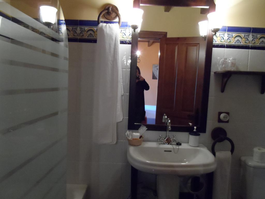 Casa El Campu Guest House Infiesto Room photo