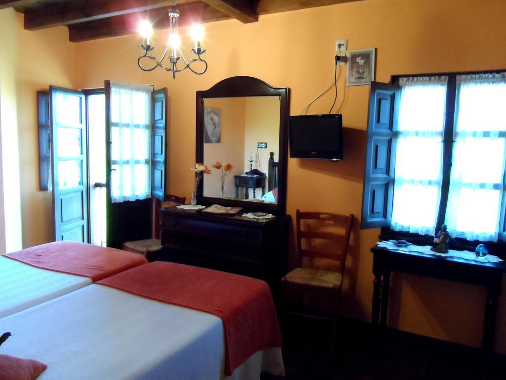 Casa El Campu Guest House Infiesto Room photo